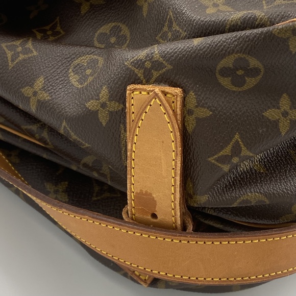 LOUIS VUITTON Saumur 43 Shoulder Bag - Picture 13 of 16